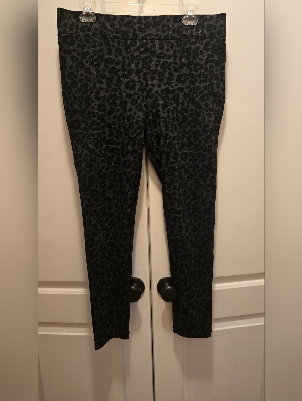 Ann Taylor LOFT Blak & Gray Leopard Print Leggings Large NWT